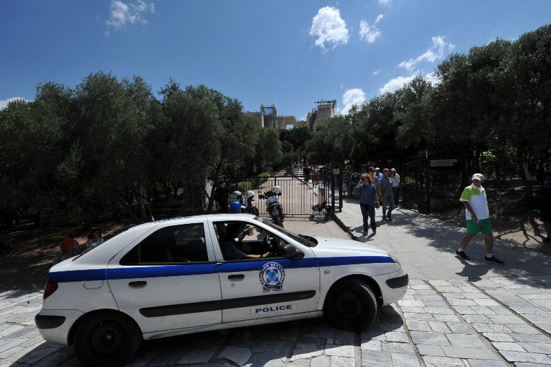 Οι νεολαίοι του ΣΥΡΙΖΑ προσπάθησαν να βάλουν το «Οχι» στην Ακρόπολη [εικόνες] | iefimerida.gr 19