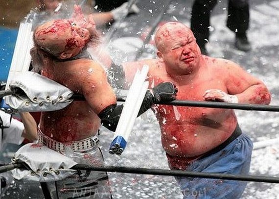 Αυτό είναι το πιο βίαιο άθλημα στον κόσμο: Αγώνες πάλης με λάμπες φθορίου [εικόνες+βίντεο] | iefimerida.gr 3