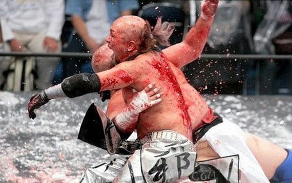 Αυτό είναι το πιο βίαιο άθλημα στον κόσμο: Αγώνες πάλης με λάμπες φθορίου [εικόνες+βίντεο] | iefimerida.gr 5