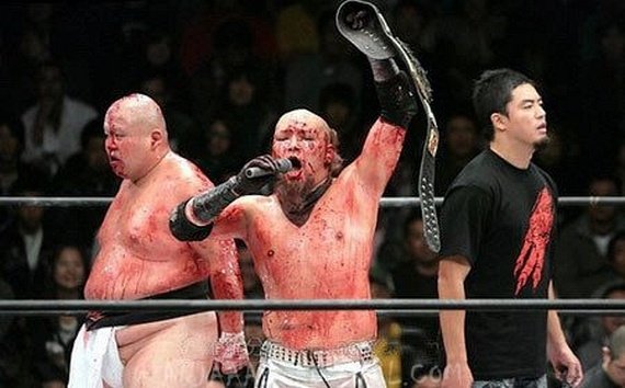 Αυτό είναι το πιο βίαιο άθλημα στον κόσμο: Αγώνες πάλης με λάμπες φθορίου [εικόνες+βίντεο] | iefimerida.gr 6