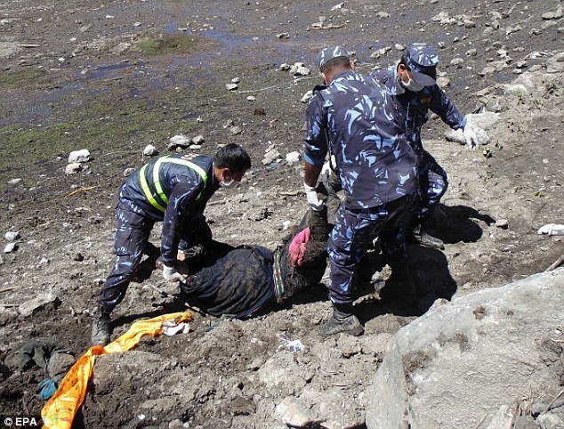 Νεπάλ: Ανθρώπινα μέλη και οστά διασκορπισμένα σε πλαγιές βουνού [εικόνες] | iefimerida.gr 1