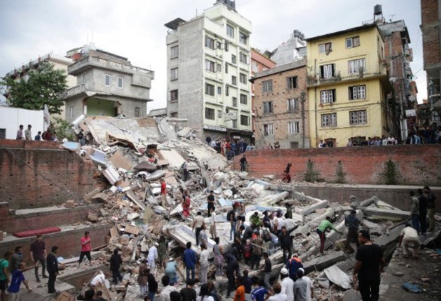 Εικόνες Αποκάλυψης στο Νεπάλ: Ξεπερνούν τους 3.200 οι νεκροί από τον σεισμό [εικόνες] | iefimerida.gr 8