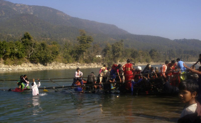 Κατάρρευση γέφυρας στο Νεπάλ/ Φωτογραφία AP images