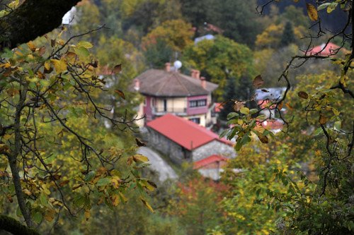 Νεραϊδοχώρι Τρικάλων: Σαν φθινοπωρινό σκηνικό βγαλμένο από παραμύθι άλλης εποχής [εικόνες] | iefimerida.gr 9
