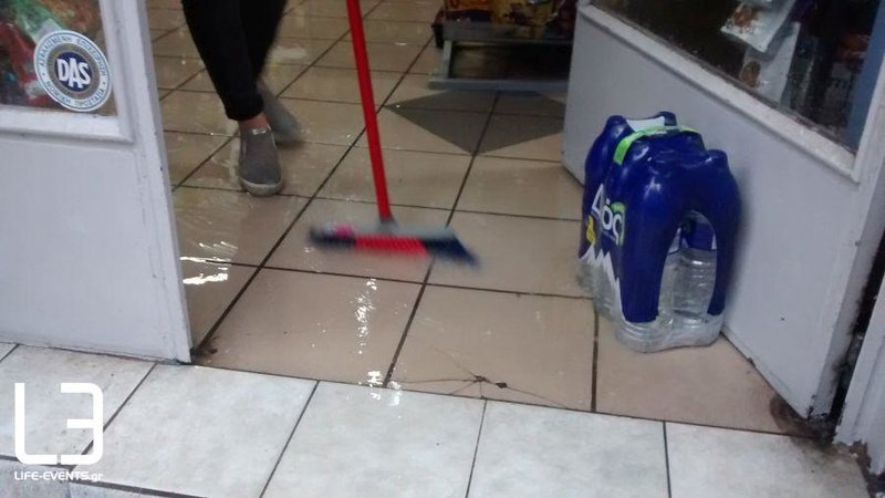 Σφοδρή θεομηνία στη Θεσσαλονίκη -Πλημμύρισε ακόμη και ο Λευκός Πύργος! | iefimerida.gr 9