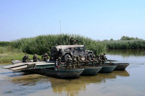 Τα ανίκητα πλωτά μέσα του Πεζικού -Ασκηση βγαλμένη από πολεμική ταινία [εικόνες] | iefimerida.gr 9