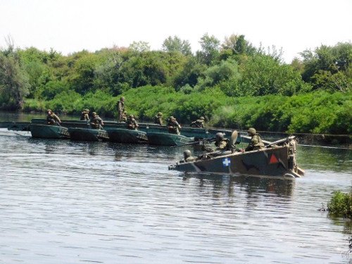 Τα ανίκητα πλωτά μέσα του Πεζικού -Ασκηση βγαλμένη από πολεμική ταινία [εικόνες] | iefimerida.gr 6