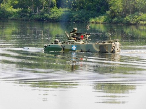Τα ανίκητα πλωτά μέσα του Πεζικού -Ασκηση βγαλμένη από πολεμική ταινία [εικόνες] | iefimerida.gr 0