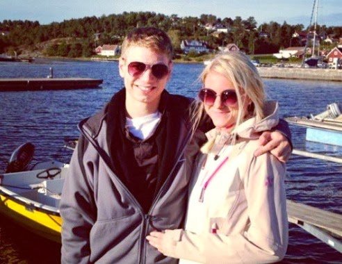 Σάλος στο Ισραήλ γιατί ο γιος του Νετανιάχου βγαίνει με μια ολόξανθη Σουηδή [εικόνες] | iefimerida.gr 2