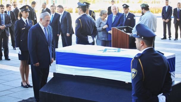 Σε λαϊκό προσκύνημα η σορός του Σιμόν Πέρες -Την Παρασκευή η κηδεία [εικόνες &amp; βίντεο] | iefimerida.gr 1