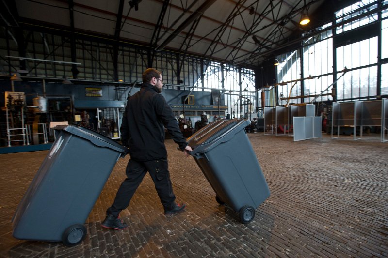 Τα παράδοξα στην Ολλανδία: Κάλπες σκουπιδοτενεκέδες και ανεμόμυλοι [εικόνες] | iefimerida.gr 0