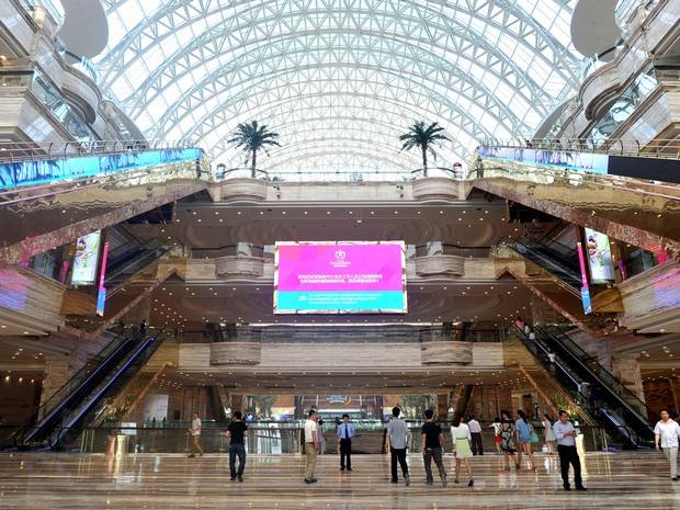 Το μεγαλύτερο κτίριο του κόσμου άνοιξε τις πύλες του στην Κίνα -Χωράει τρεις φορές το πεντάγωνο [εικόνες] | iefimerida.gr 4