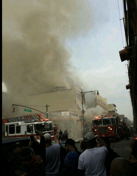 Ξύπνησαν μνήμες στη Νέα Υόρκη: Δύο νεκροί-πολλοί εγκλωβισμένοι από έκρηξη και κατάρρευση κτιρίου [εικόνες&βίντεο] | iefimerida.gr 2