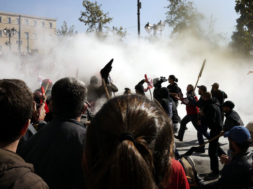 Σοκ από τις εικόνες ωμής βίας - Θεατής η αστυνομία | iefimerida.gr 4