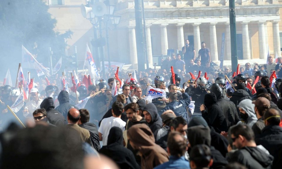 Σοκ από τις εικόνες ωμής βίας - Θεατής η αστυνομία | iefimerida.gr 6