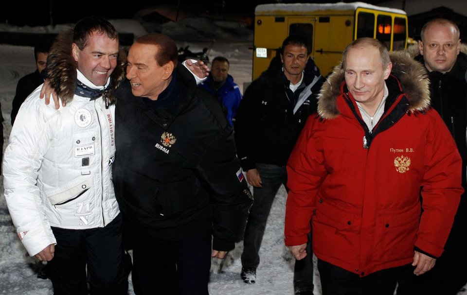 Πούτιν, Μπερλουσκόνι και Μεντβέντεφ, έτοιμοι για...σκι  | iefimerida.gr 1