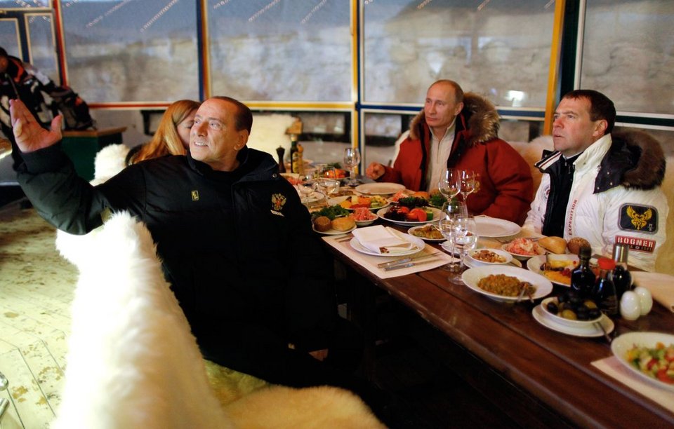 Πούτιν, Μπερλουσκόνι και Μεντβέντεφ, έτοιμοι για...σκι  | iefimerida.gr 0