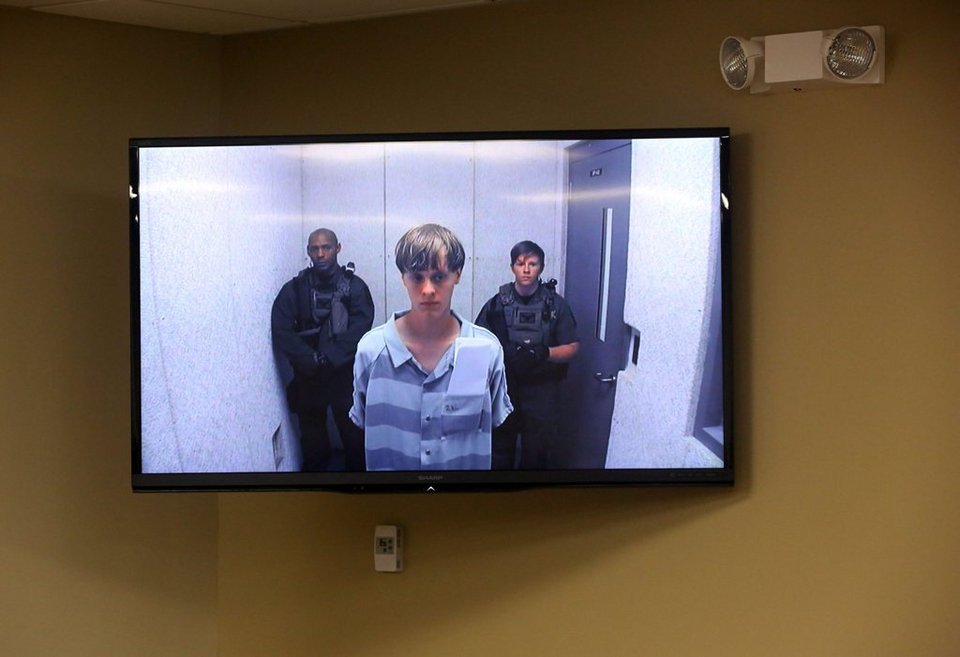 Ντίλαν Ρουφ: Ο ρατσιστής 21χρονος που σκότωσε 9 ανθρώπους και ήθελε να ξεκινήσει φυλετικό πόλεμο [εικόνες] | iefimerida.gr 1