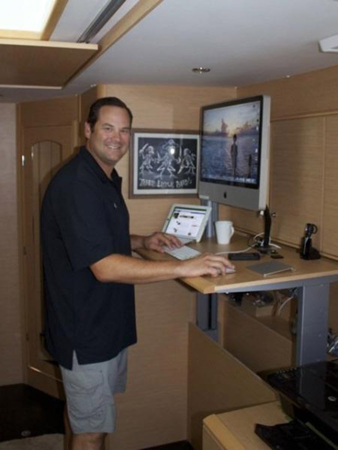 Business Insider: Αυτός είναι ο άνθρωπος που έγινε πάμπλουτος κάνοντας διακοπές με το σκάφος του! [εικόνες] | iefimerida.gr 2