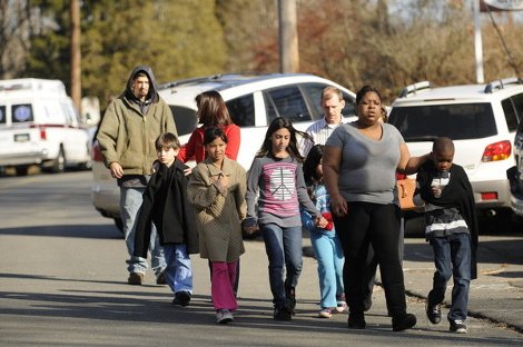 Μακελειό σε σχολείο στις ΗΠΑ - 27 νεκροί, εκ των οποίων 18 παιδιά [εικόνες & βίντεο] | iefimerida.gr 3