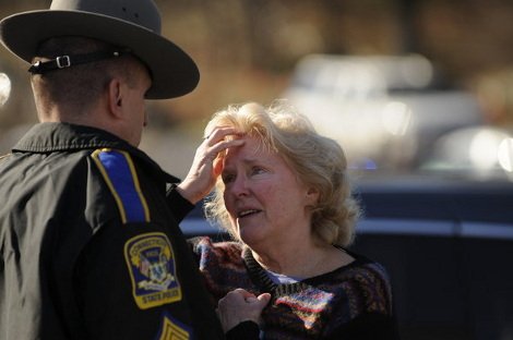 Μακελειό σε σχολείο στις ΗΠΑ - 27 νεκροί, εκ των οποίων 18 παιδιά [εικόνες & βίντεο] | iefimerida.gr 7