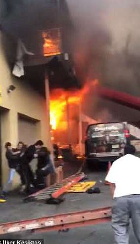 Στούντιο χορού πιάνει φωτιά και οι χορευτές πηδούν από το μπαλκόνι για να γλιτώσουν από τις φλόγες [εικόνες & βίντεο] | iefimerida.gr 3