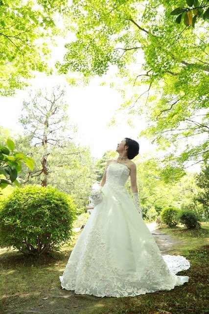 Solo γάμοι για μοναχικές –Ανθοδέσμες, νυφικό, βέρα, αλλά χωρίς γαμπρό [εικόνες] | iefimerida.gr 1