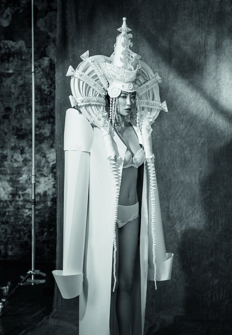 Χάρτινες νύφες: Νεαρή Ρωσίδα φτιάχνει νυφικά χωρίς ύφασμα [εικόνες]  | iefimerida.gr 3