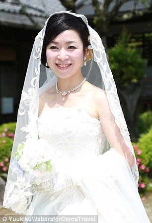 Solo γάμοι για μοναχικές –Ανθοδέσμες, νυφικό, βέρα, αλλά χωρίς γαμπρό [εικόνες] | iefimerida.gr 0