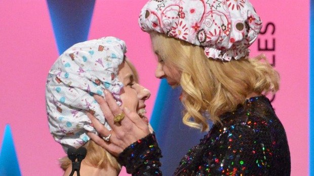 Οι φιλενάδες Νικόλ Κίντμαν και Ναόμι Γουότς φιλιούνται στο στόμα [εικόνες] | iefimerida.gr 0