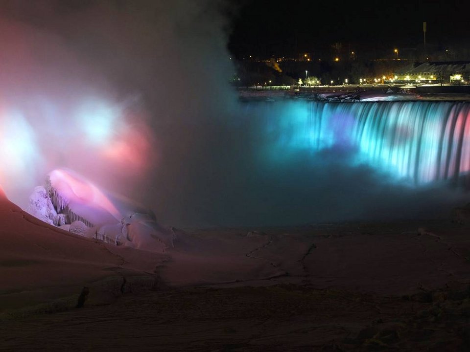 Οι καταρράκτες του Νιαγάρα πάγωσαν και θυμίζουν μπάλες παγωτού -Φαντασμαγορικό και απόκοσμο θέαμα [εικόνες] | iefimerida.gr 0