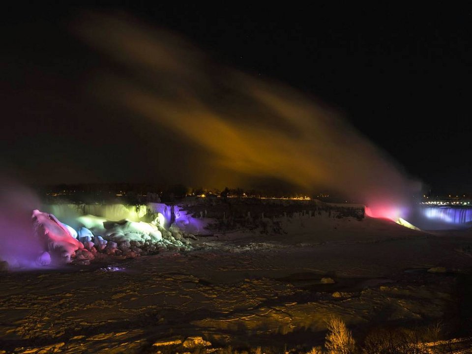 Οι καταρράκτες του Νιαγάρα πάγωσαν και θυμίζουν μπάλες παγωτού -Φαντασμαγορικό και απόκοσμο θέαμα [εικόνες] | iefimerida.gr 2