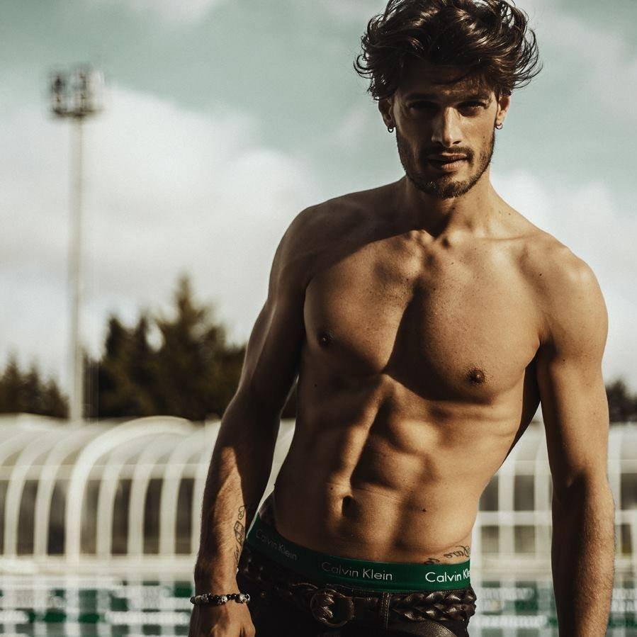 Aυτό είναι το μοντέλο, κολλητός του Σπαλιάρα, που θέλει να πάει στο Survivor 2 [εικόνες & βίντεο] | iefimerida.gr 3