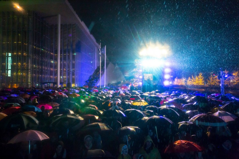 Με μουσική, πυροτεχνήματα και... τζόκιγνκ 13.000 επισκέπτες υποδέχθηκαν το 2019 στο Κέντρο Πολιτισμού Ίδρυμα Σταύρος Νιάρχος [εικόνες] | iefimerida.gr 5