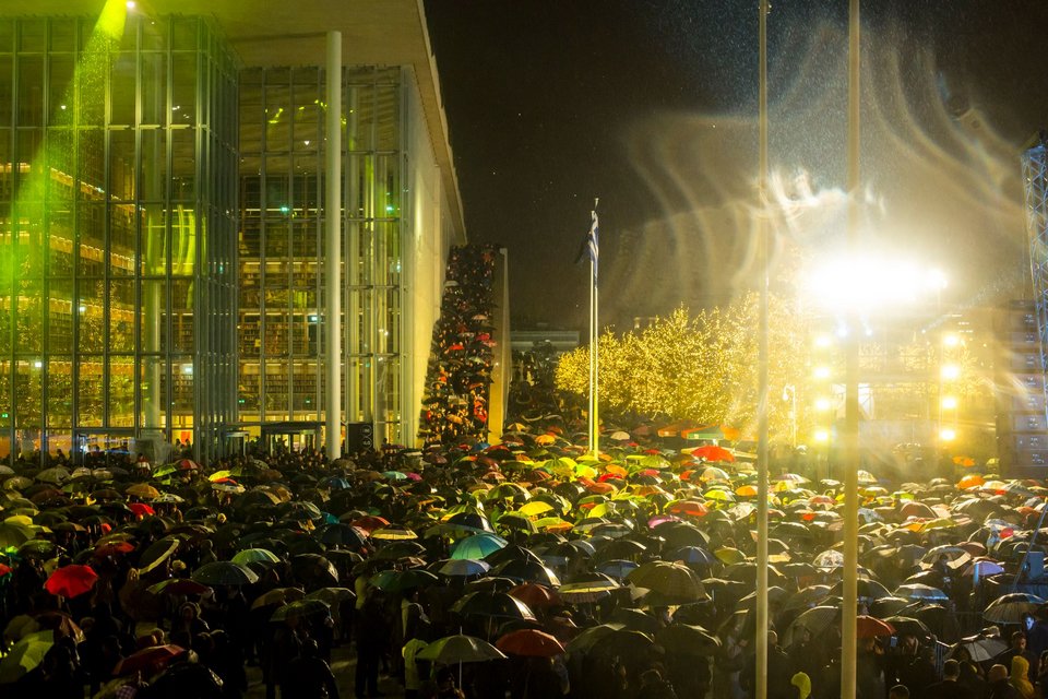 Με μουσική, πυροτεχνήματα και... τζόκιγνκ 13.000 επισκέπτες υποδέχθηκαν το 2019 στο Κέντρο Πολιτισμού Ίδρυμα Σταύρος Νιάρχος [εικόνες] | iefimerida.gr 8