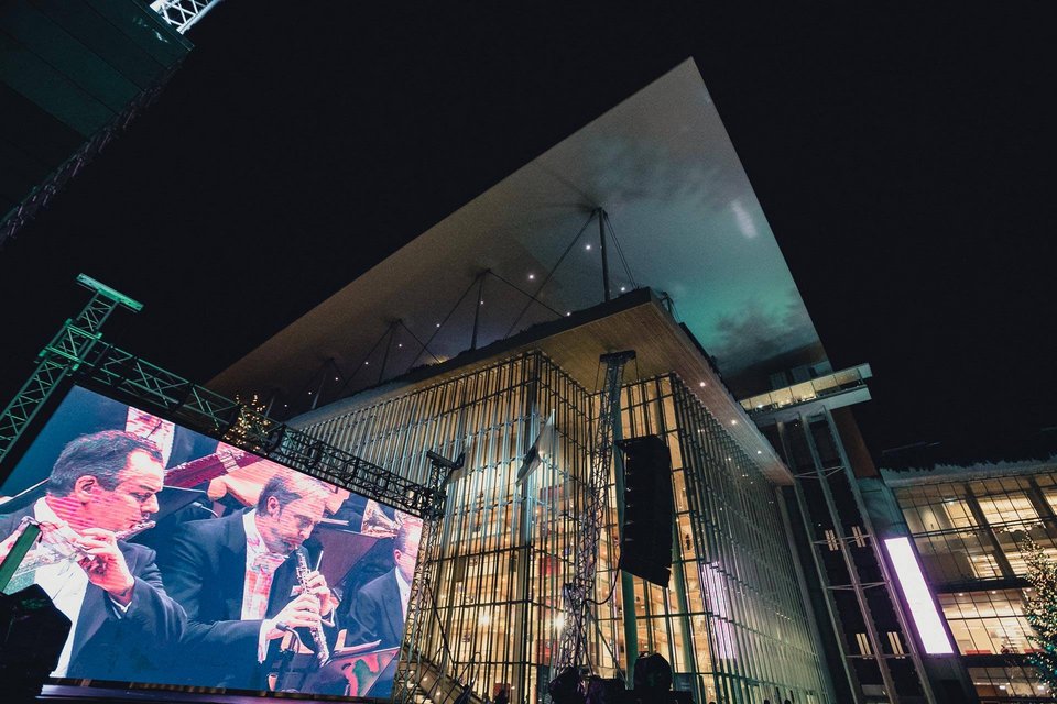 Με μουσική, πυροτεχνήματα και... τζόκιγνκ 13.000 επισκέπτες υποδέχθηκαν το 2019 στο Κέντρο Πολιτισμού Ίδρυμα Σταύρος Νιάρχος [εικόνες] | iefimerida.gr 0