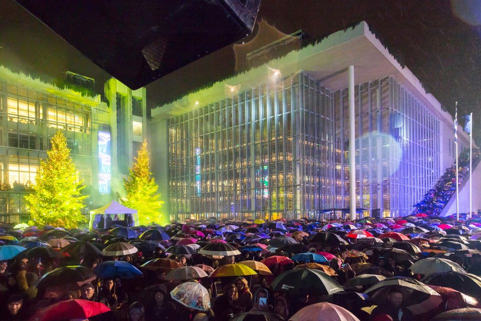 Με μουσική, πυροτεχνήματα και... τζόκιγνκ 13.000 επισκέπτες υποδέχθηκαν το 2019 στο Κέντρο Πολιτισμού Ίδρυμα Σταύρος Νιάρχος [εικόνες] | iefimerida.gr 6