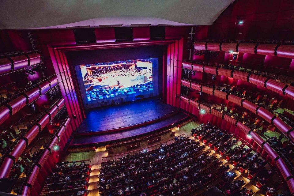 Με μουσική, πυροτεχνήματα και... τζόκιγνκ 13.000 επισκέπτες υποδέχθηκαν το 2019 στο Κέντρο Πολιτισμού Ίδρυμα Σταύρος Νιάρχος [εικόνες] | iefimerida.gr 1