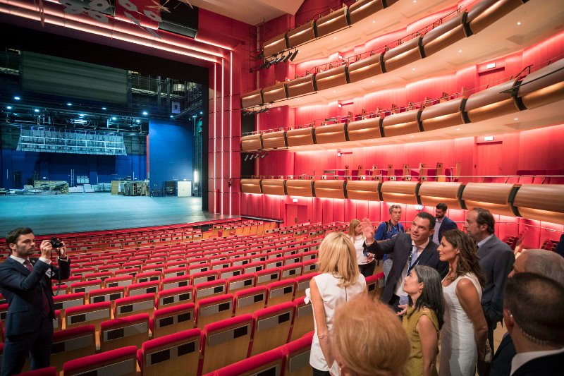 Κομψή Περιστέρα στα λευκά, μαζί με την Μπριζίτ στο «Σταύρος Νιάρχος» [εικόνες] | iefimerida.gr 2