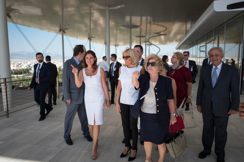 Κομψή Περιστέρα στα λευκά, μαζί με την Μπριζίτ στο «Σταύρος Νιάρχος» [εικόνες] | iefimerida.gr 4