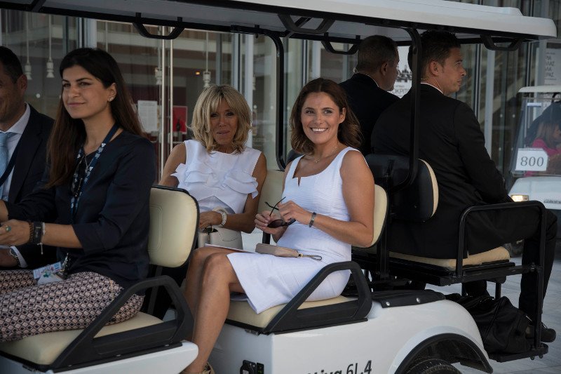 Κομψή Περιστέρα στα λευκά, μαζί με την Μπριζίτ στο «Σταύρος Νιάρχος» [εικόνες] | iefimerida.gr 3