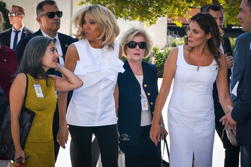 Κομψή Περιστέρα στα λευκά, μαζί με την Μπριζίτ στο «Σταύρος Νιάρχος» [εικόνες] | iefimerida.gr 14