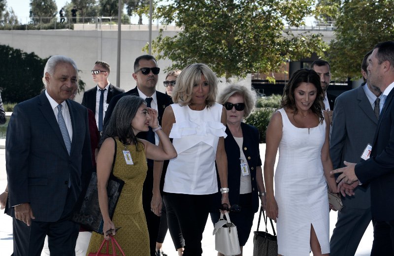 Κομψή Περιστέρα στα λευκά, μαζί με την Μπριζίτ στο «Σταύρος Νιάρχος» [εικόνες] | iefimerida.gr 11