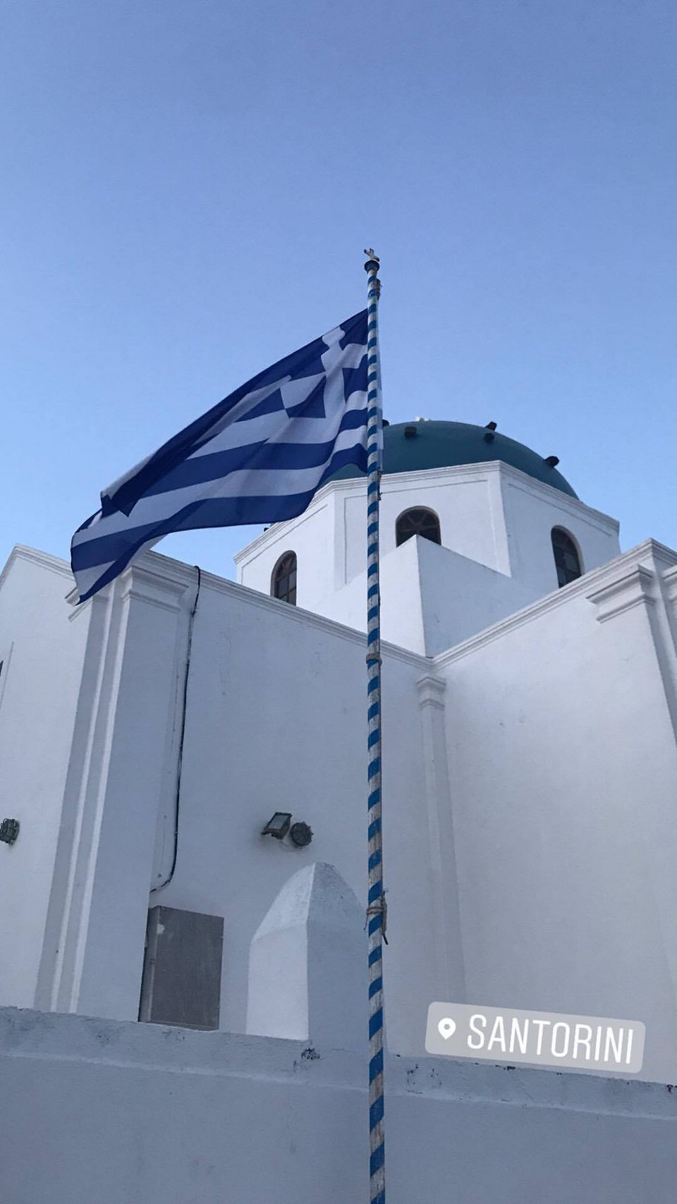 Οι χλιδάτες διακοπές της Ευγενίας Νιάρχου στη Σαντορίνη με την παρέα της [εικόνες] | iefimerida.gr 3