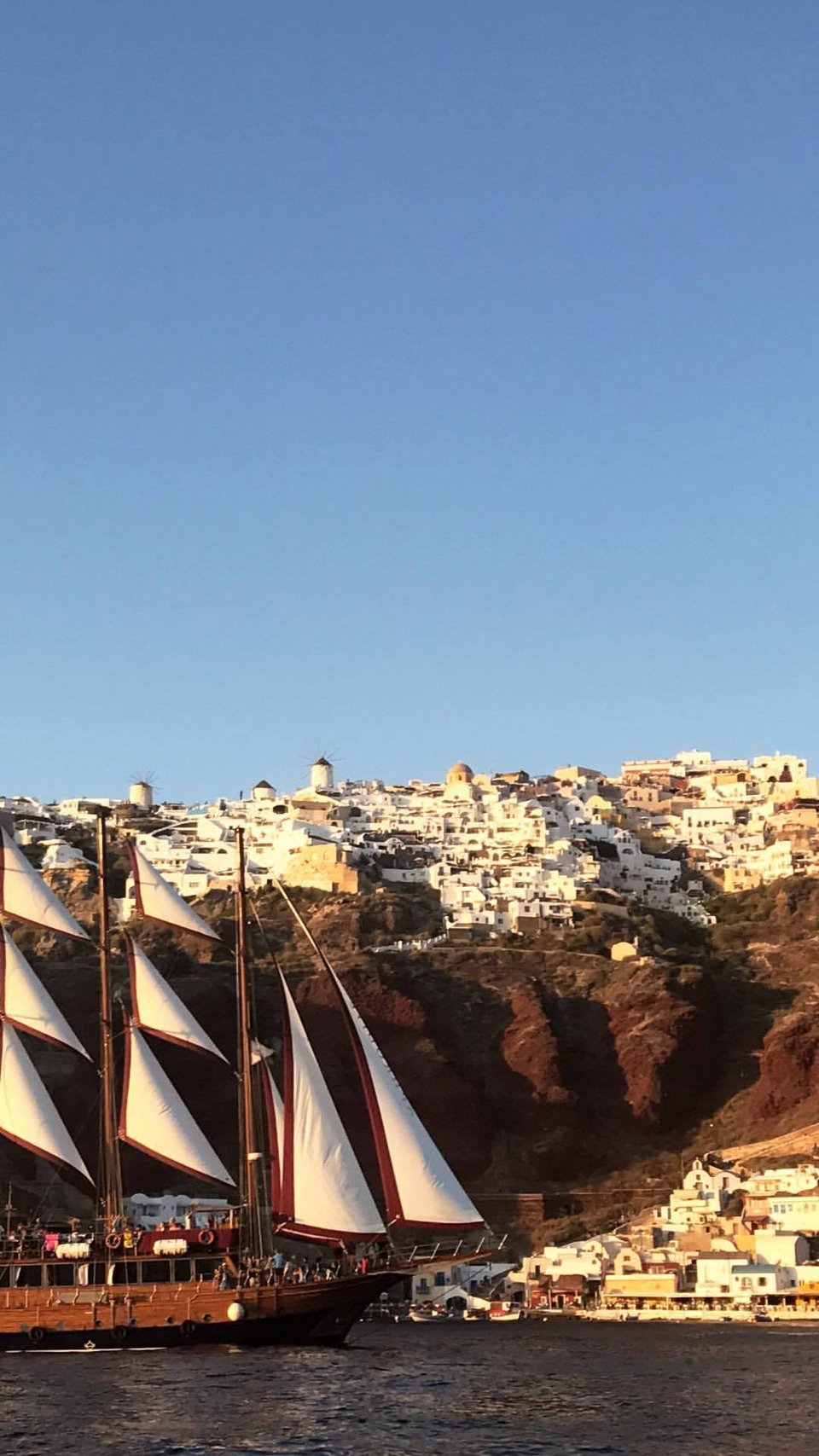 Οι χλιδάτες διακοπές της Ευγενίας Νιάρχου στη Σαντορίνη με την παρέα της [εικόνες] | iefimerida.gr 5