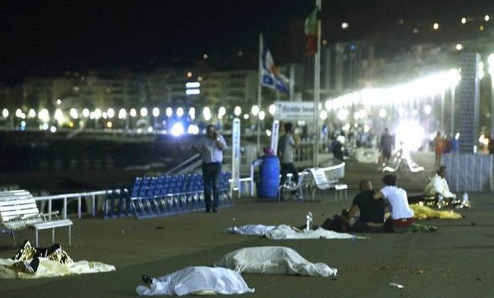 Σοκ και θλίψη -Φωτογραφίες και βίντεο από τη νέα νύχτα τρόμου στη Νίκαια της Γαλλίας [εικόνες & βίντεο] | iefimerida.gr 13