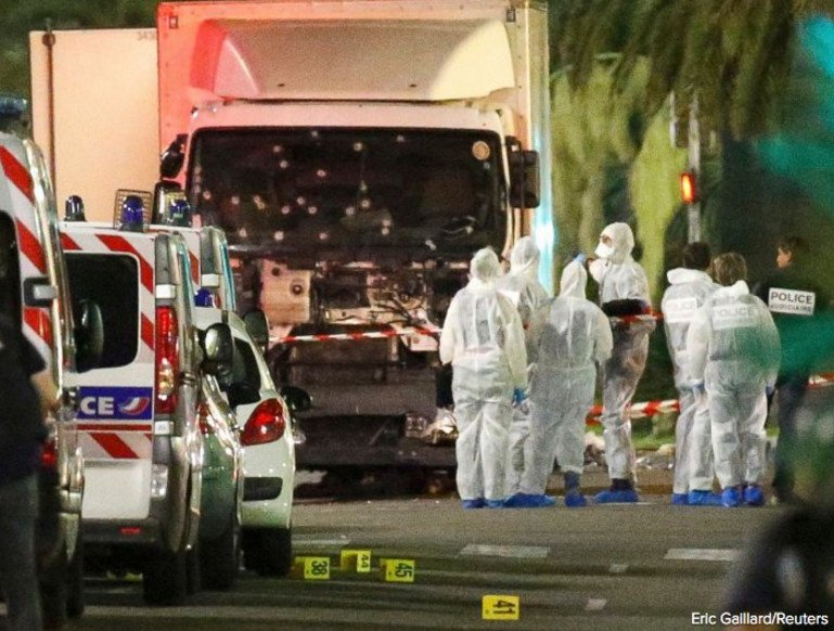 Σοκ και θλίψη -Φωτογραφίες και βίντεο από τη νέα νύχτα τρόμου στη Νίκαια της Γαλλίας [εικόνες & βίντεο] | iefimerida.gr 17