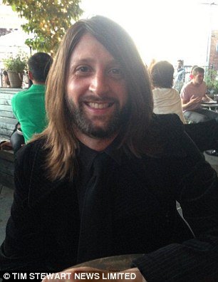 Θέατρο Bataclan: Ο 36χρονος που ξεψύχησε στην αγκαλιά της πρώην του [εικόνες] | iefimerida.gr 0