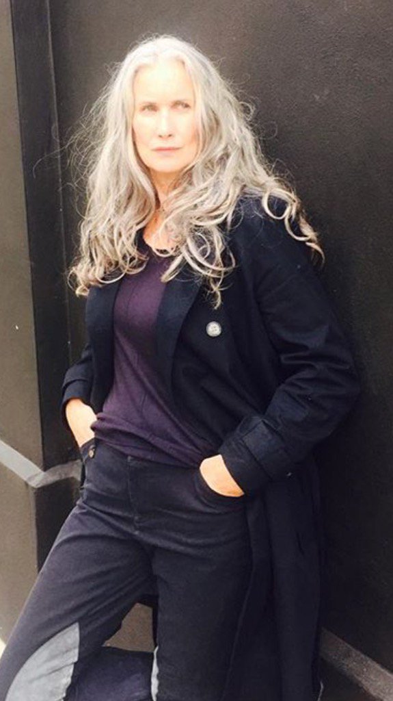 H 56χρονη με το χρυσό μπικίνι ξαναχτυπά, με εσώρουχα! [εικόνες] | iefimerida.gr 7