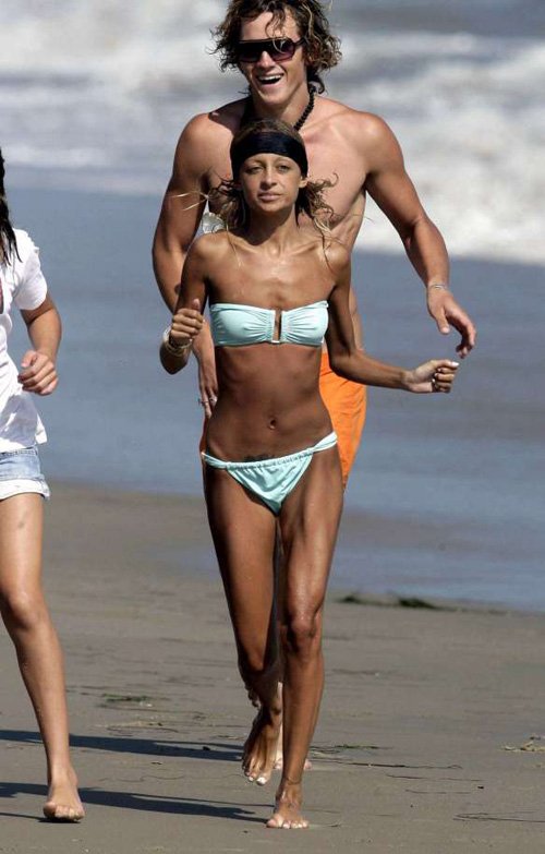 Σοκαριστικές εμφανίσεις διάσημων με μαγιό [εικόνες] | iefimerida.gr 6